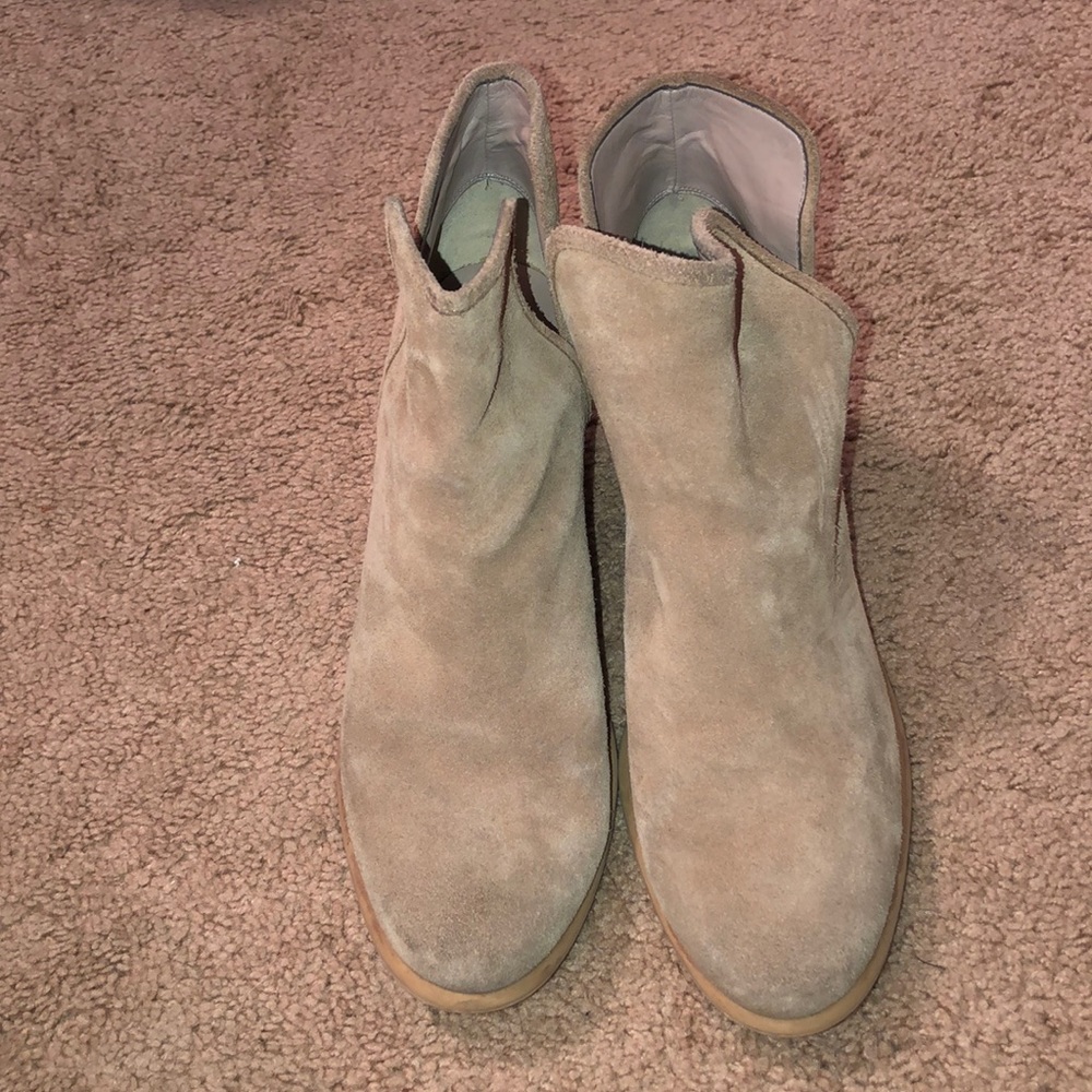 Hinge booties